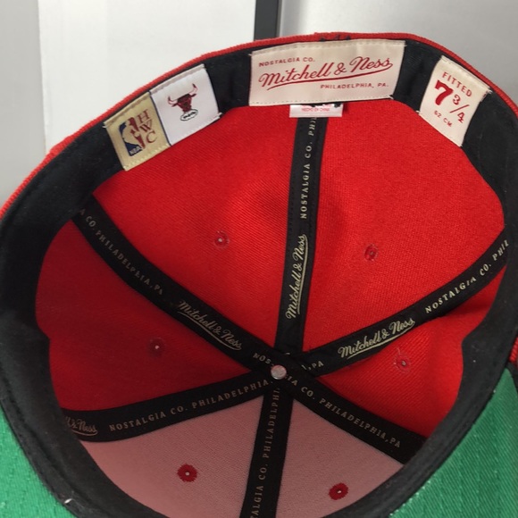 Mitchell & Ness Windy City Chicago Bulls Fitted Flat Bill 7 3/4 Hat - Picture 5 of 6